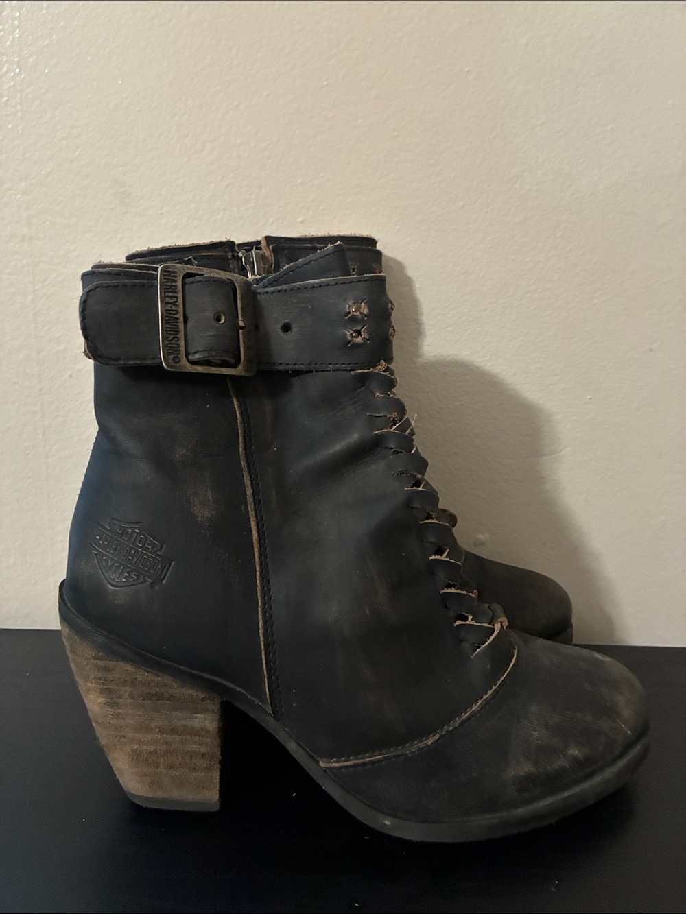 Harley-Davidson Women's Calkins boots in a distressed black or smoke  size 6